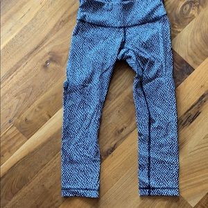 Lululemon size 2 wunder under Crop leggings